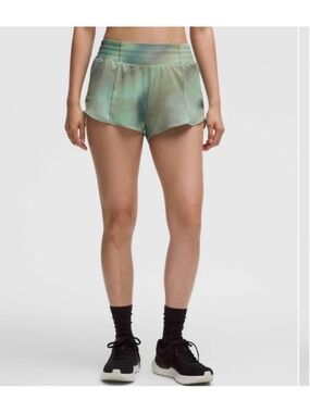 Women's Lululemon Hotty Hot High-Rise 2.5" Shorts in Chroma Drift Green Multi, 4